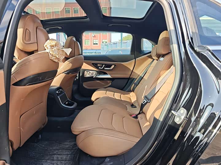 Photo 8 - Mercedes-Benz E-Class