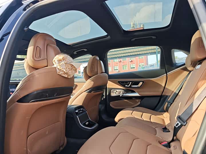 Photo 9 - Mercedes-Benz E-Class