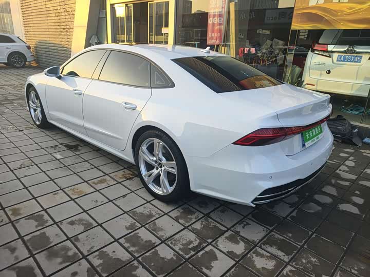 Фото 4 - Audi A7L