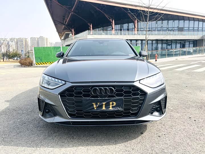 Фото 2 - Audi A4L