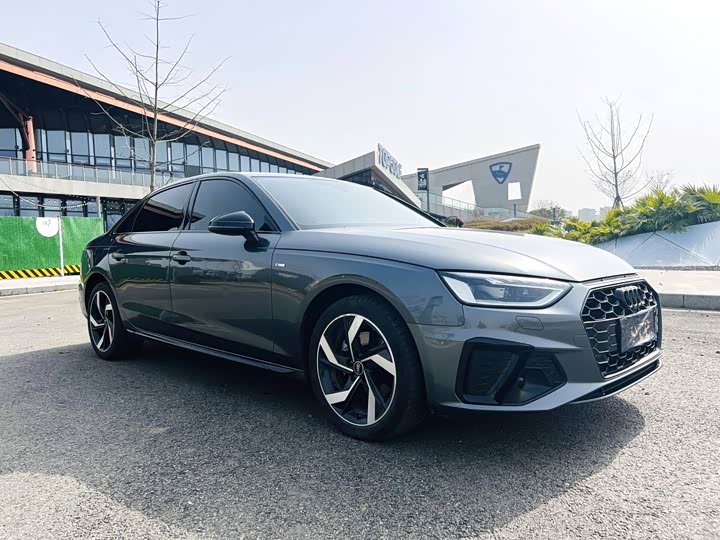 Фото 3 - Audi A4L