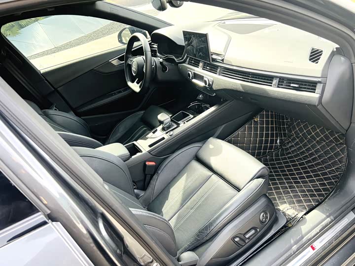 Фото 4 - Audi A4L