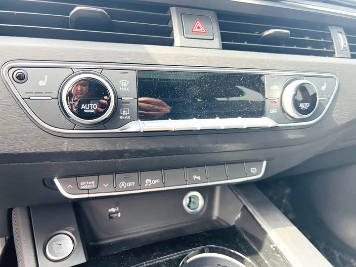 Фото 9 - Audi A4L