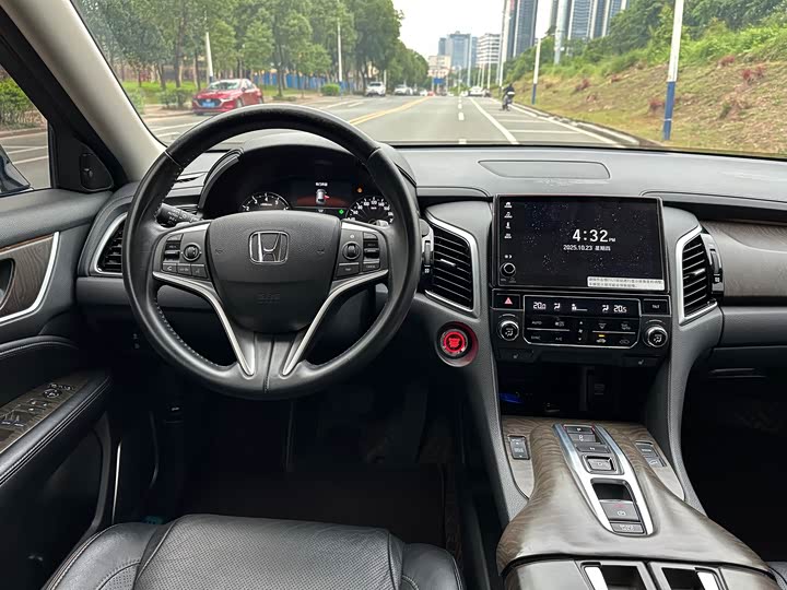 Фото 6 - Honda Avancier