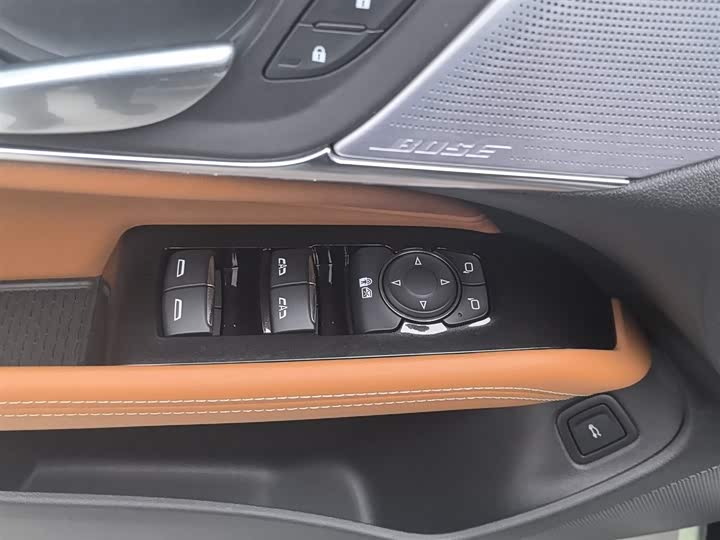 Фото 9 - Cadillac CT4