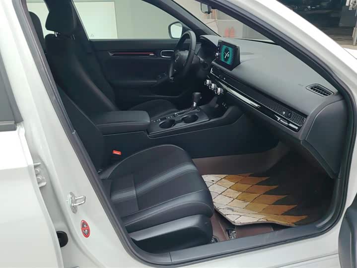 Фото 8 - Honda Civic