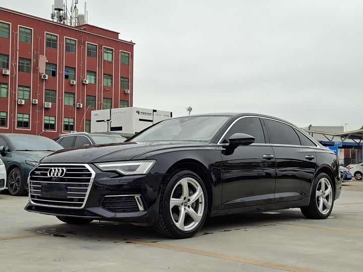 Фото 1 - Audi A6L