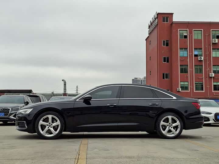 Фото 6 - Audi A6L