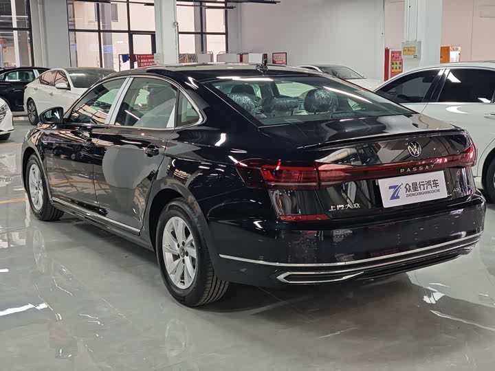 Photo 4 - Volkswagen Passat Hybrid