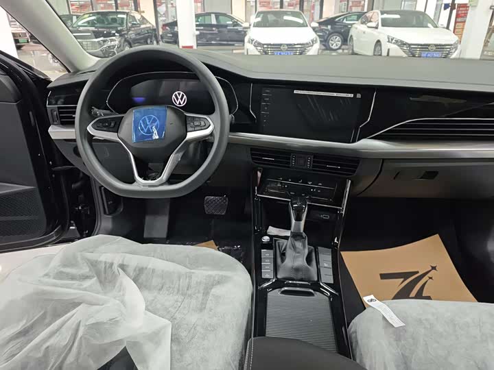 Photo 7 - Volkswagen Passat Hybrid