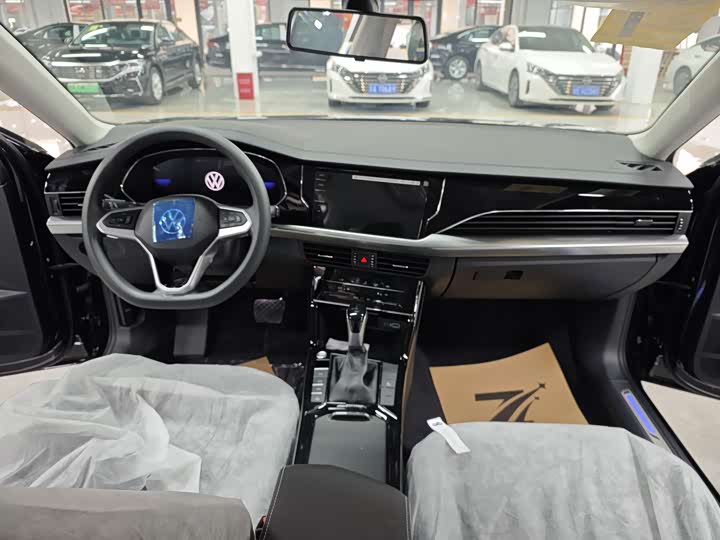 Photo 8 - Volkswagen Passat Hybrid