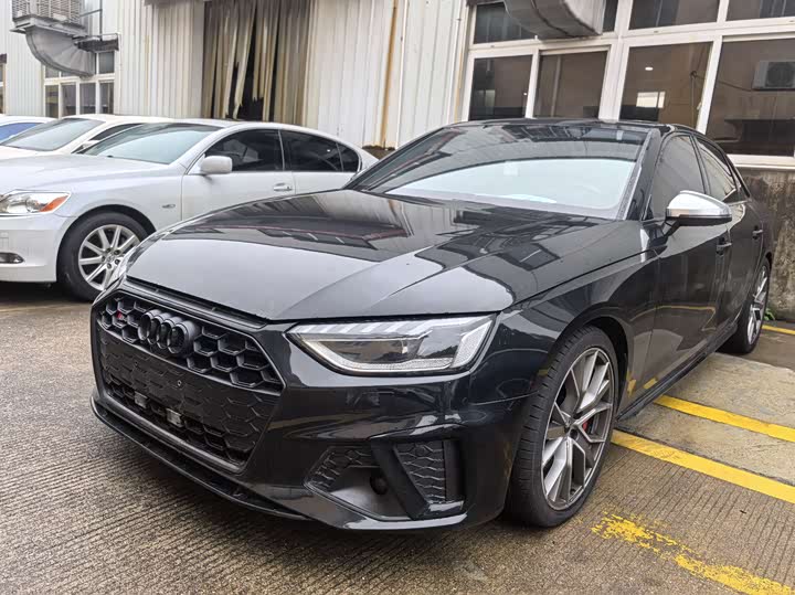 Фото 1 - Audi S4