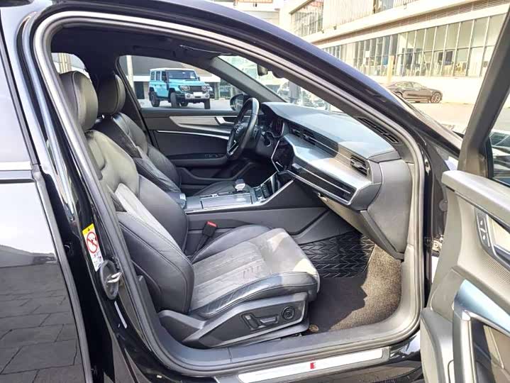 Фото 9 - Audi A6L