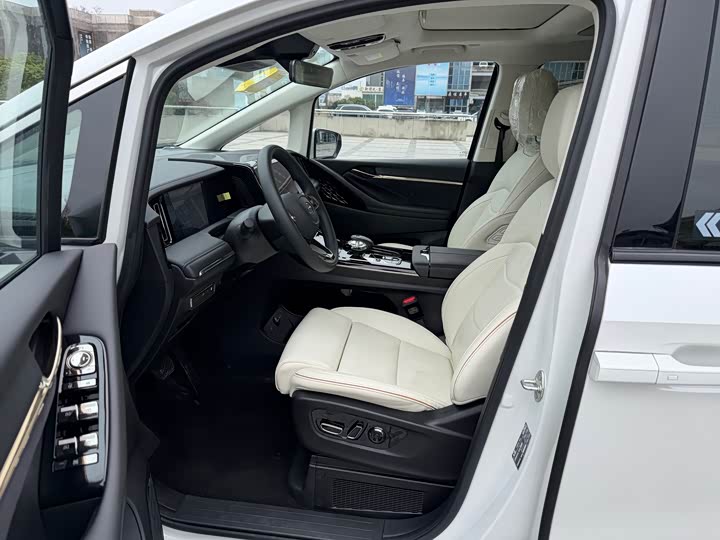 Photo 9 - GAC Trumpchi E9