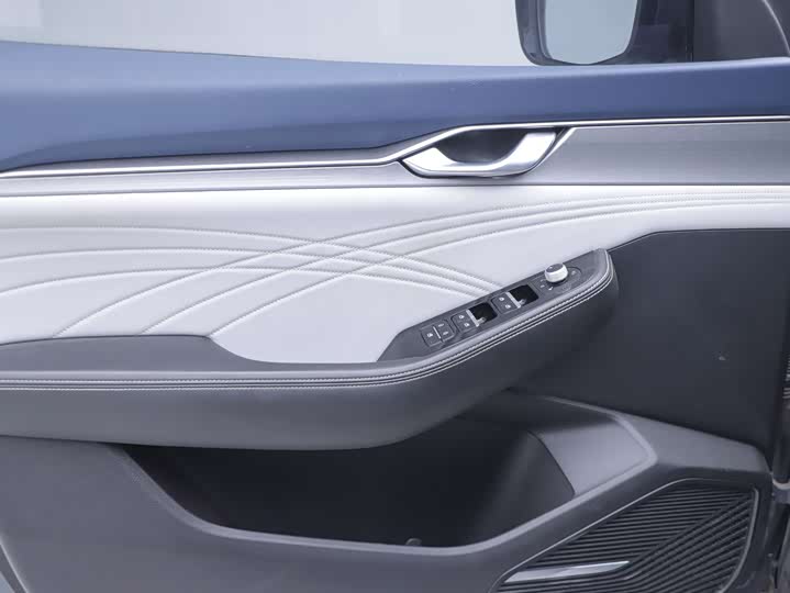 Фото 3 - Geely Preface