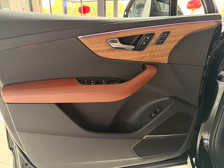 Фото 8 - Audi Q7