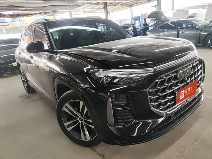 Фото 2 - Audi Q6