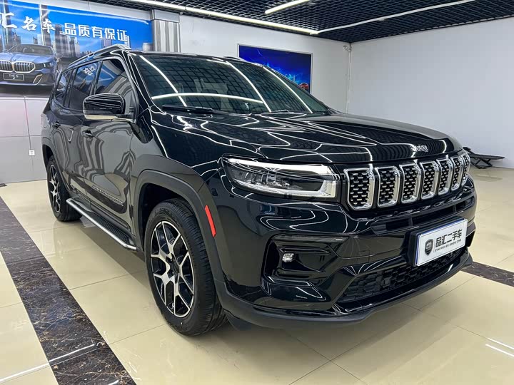 Фото 3 - Jeep Grand Commander