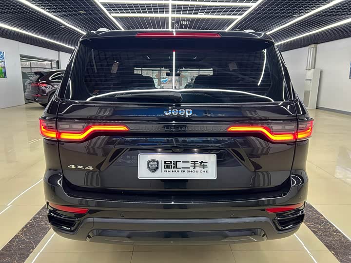 Фото 4 - Jeep Grand Commander