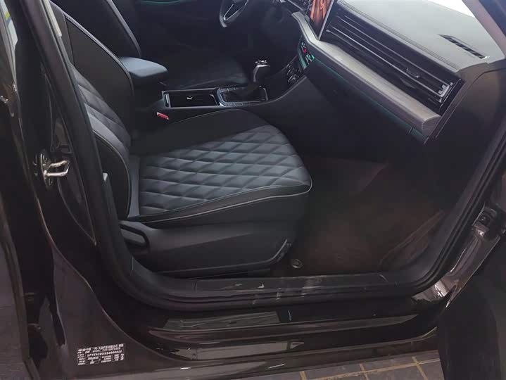 Фото 8 - Volkswagen Sagitar L