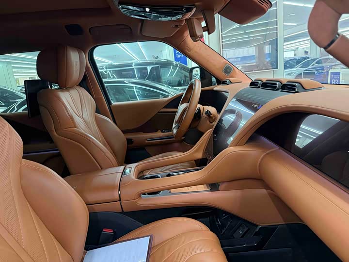 Фото 2 - BYD Yangwang U8