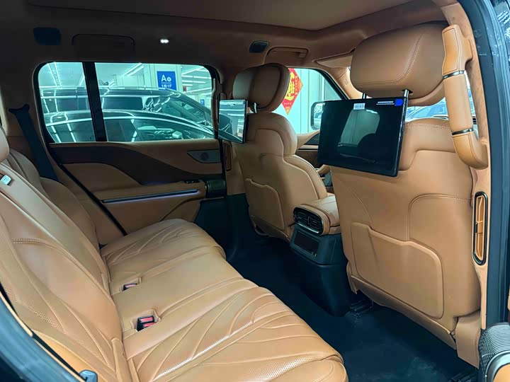 Фото 3 - BYD Yangwang U8