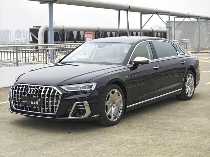Фото 1 - Audi A8