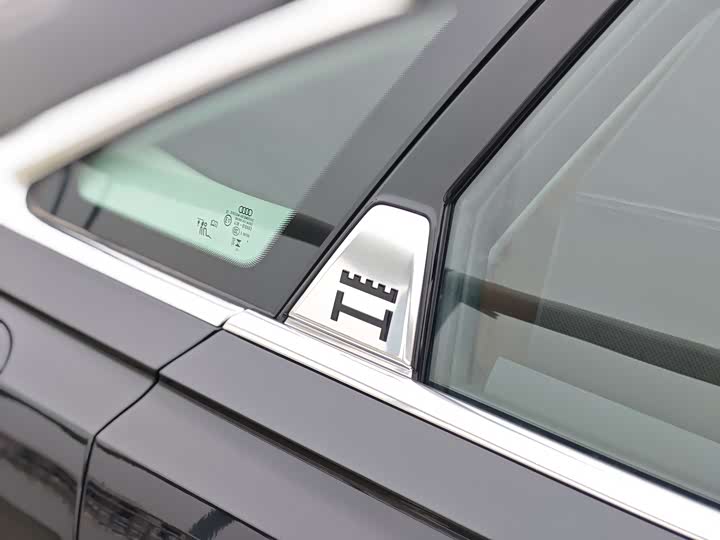 Фото 7 - Audi A8