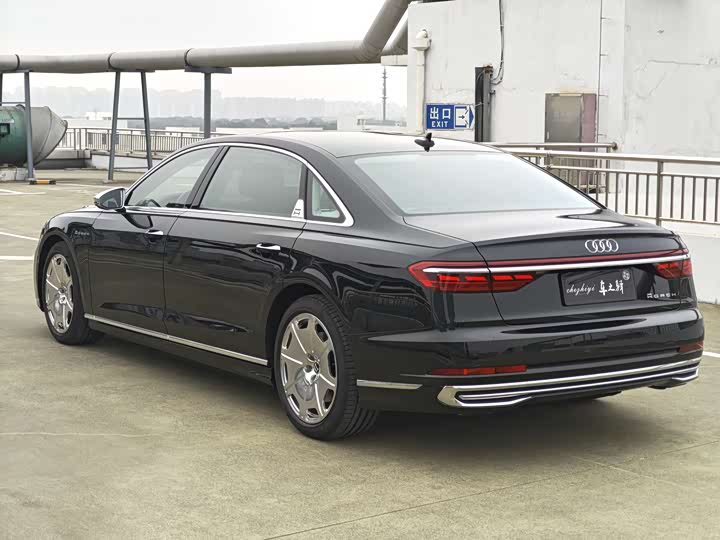 Фото 9 - Audi A8