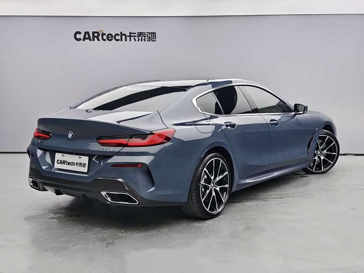 Photo 3 - BMW 8 Series