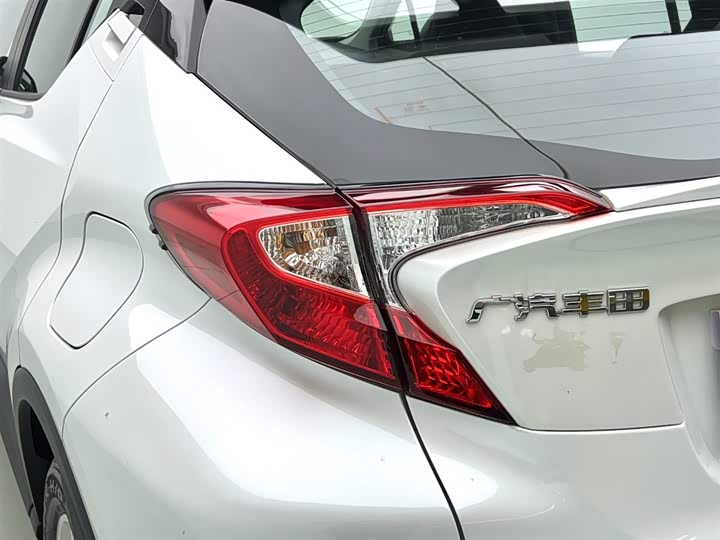 Фото 7 - Toyota C-HR