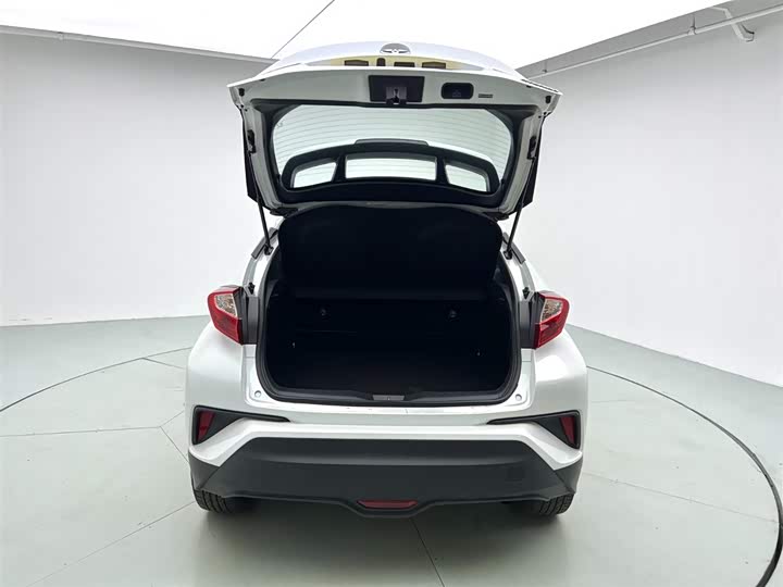 Фото 8 - Toyota C-HR