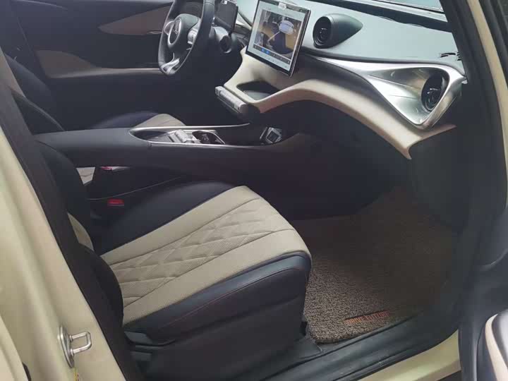 Photo 5 - BYD Dolphin