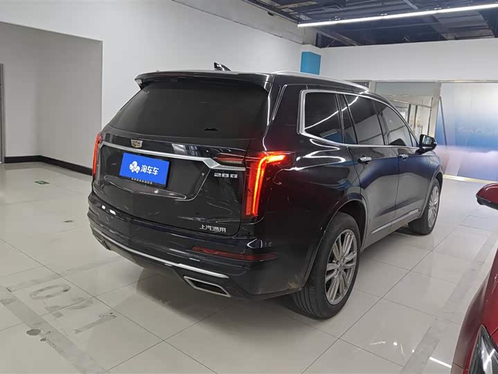 Фото 3 - Cadillac XT6