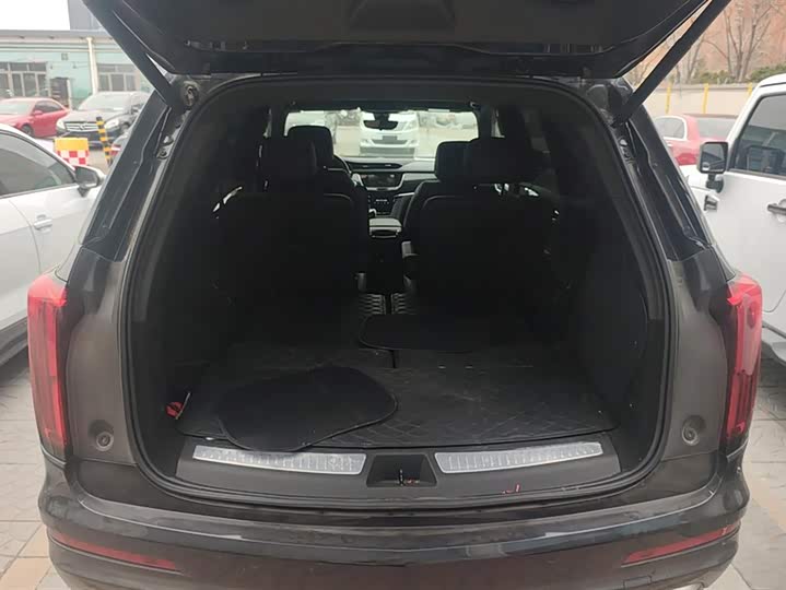 Фото 4 - Cadillac XT6