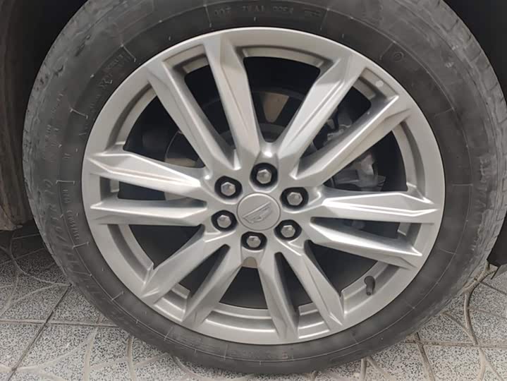 Фото 6 - Cadillac XT6