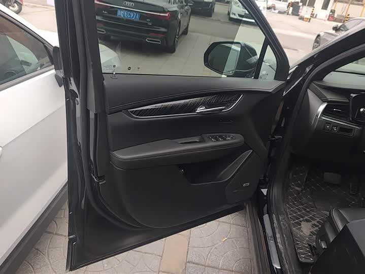 Фото 7 - Cadillac XT6