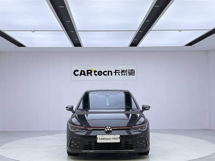 Photo 8 - Volkswagen Golf GTI