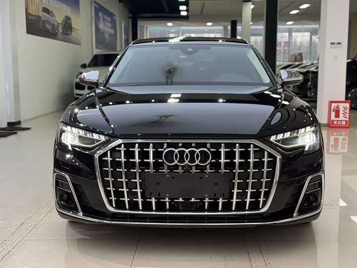 Фото 2 - Audi A8