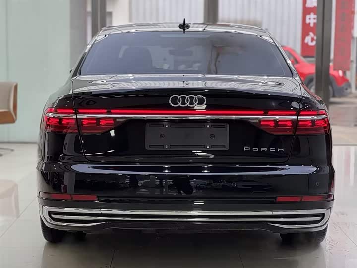 Фото 7 - Audi A8