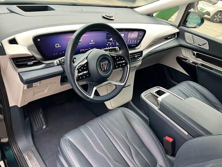 Photo 4 - Buick GL8 Century