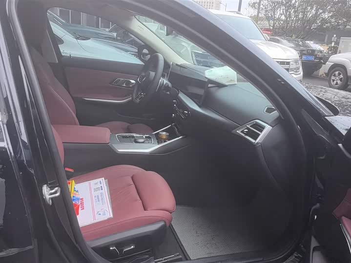 Photo 8 - BMW 3 Series