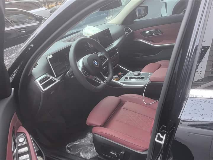 Photo 9 - BMW 3 Series