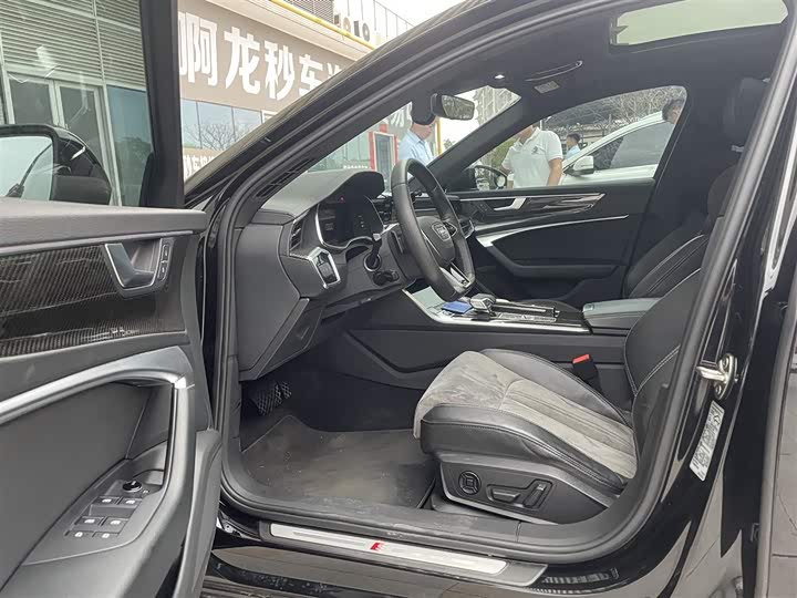 Фото 4 - Audi A6L