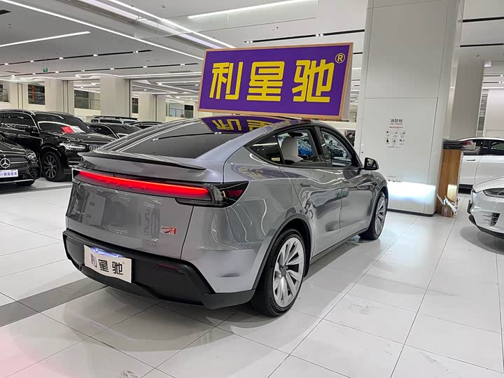Фото 3 - Tesla Model Y