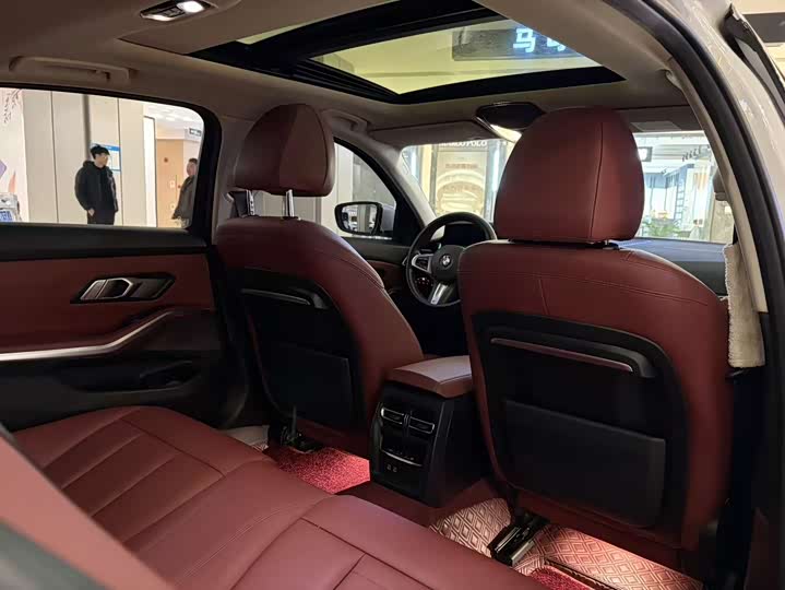 Photo 4 - BMW 3 Series