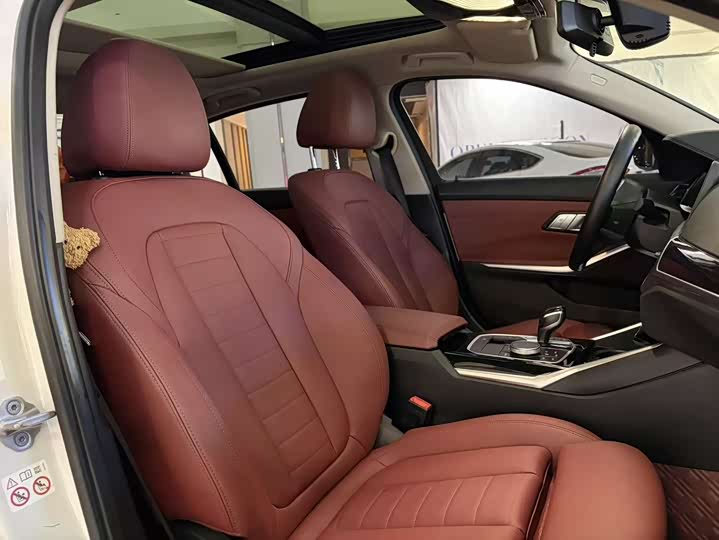 Photo 6 - BMW 3 Series