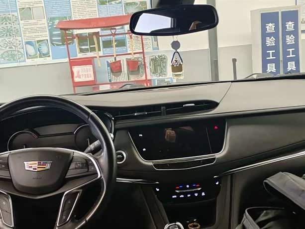 Фото 8 - Cadillac XT5