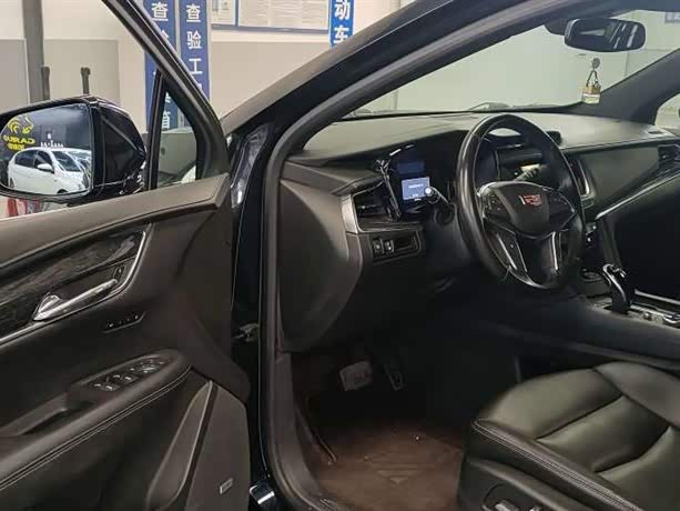 Фото 9 - Cadillac XT5