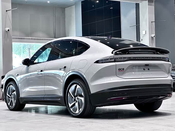 Photo 3 - Nio EC6